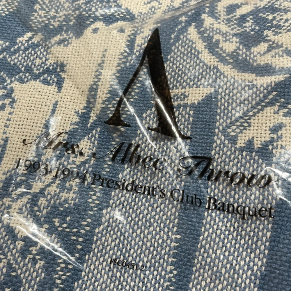 NEW IN PACKAGE AVON MRS ALBEE THROW Blue White FRINGE President's Club 1993-1994